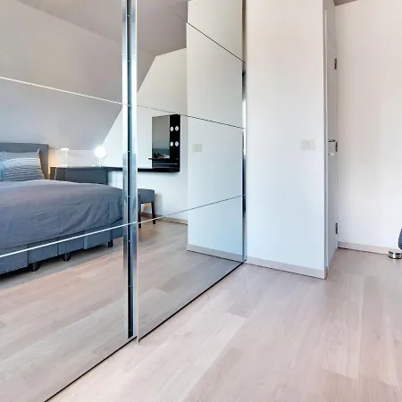 Modern In With Garden デ ハーン