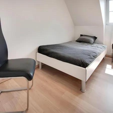 Modern In With Garden * デ ハーン